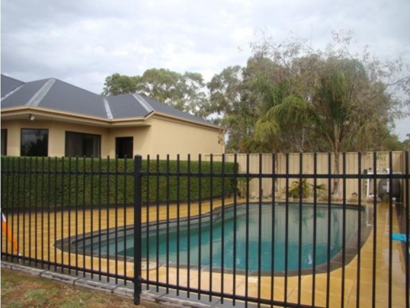 11 Cohen Street, Rochester VIC 3561