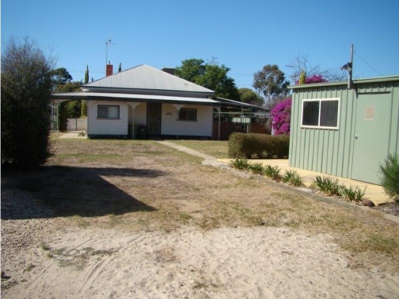 6 Edward Street, Rochester VIC 3561