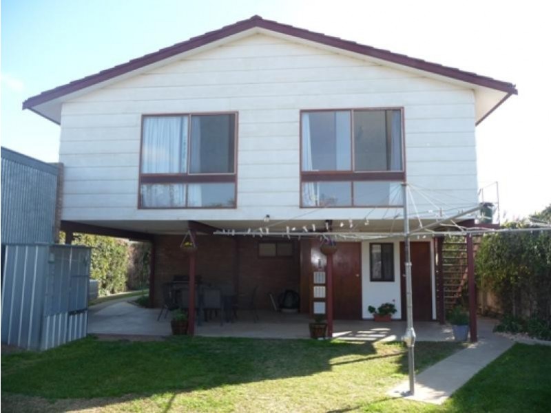 64 Crossen Street, Echuca VIC 3564