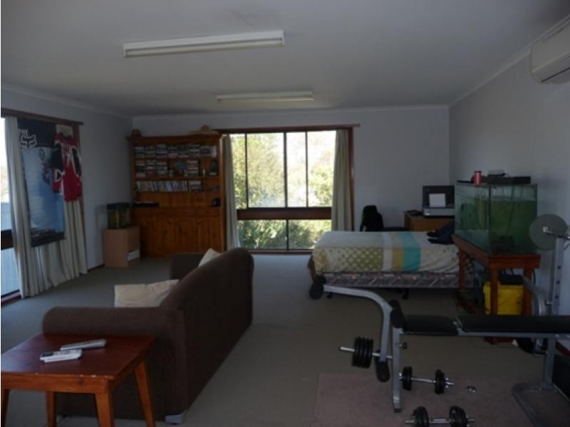 64 Crossen Street, Echuca VIC 3564