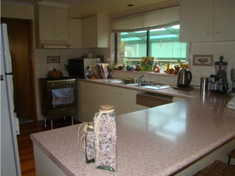 16 Campaspe Street, Rochester VIC 3561