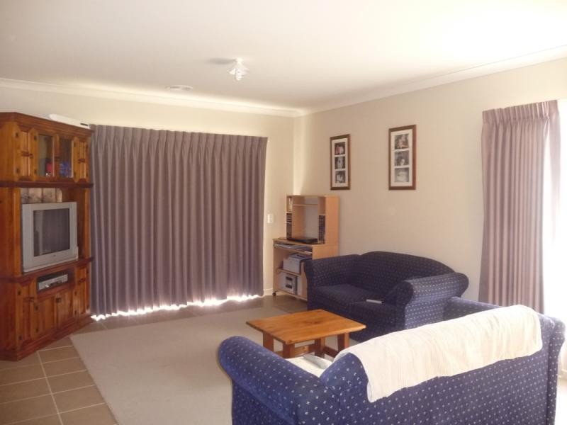 8 Kingfisher Drive West, Moama NSW 2731