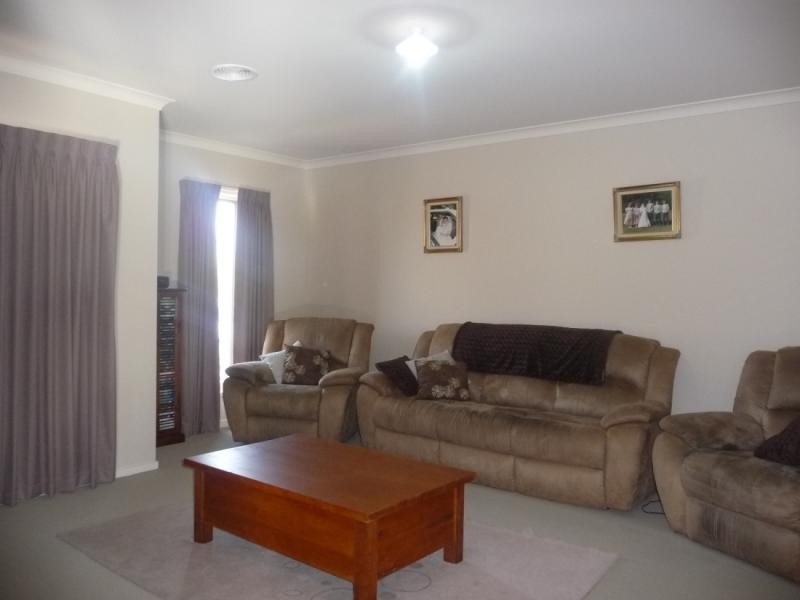 8 Kingfisher Drive West, Moama NSW 2731