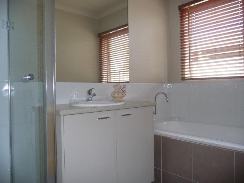 8 Kingfisher Drive West, Moama NSW 2731