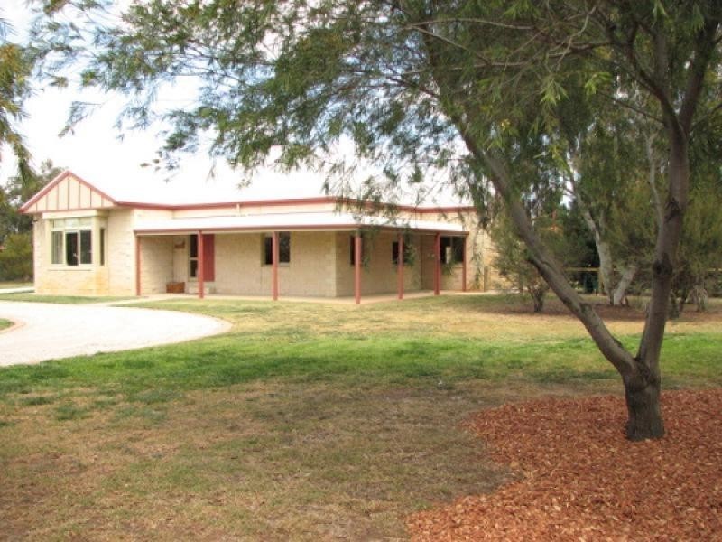 52 SCHOEFFEL DRIVE, Echuca VIC 3564
