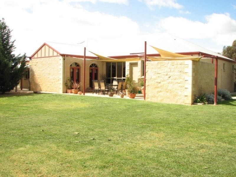 52 SCHOEFFEL DRIVE, Echuca VIC 3564
