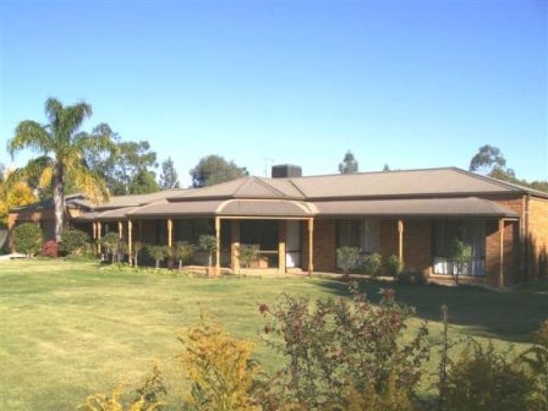 2 CHARTERS DRIVE MOAMA, Echuca VIC 3564