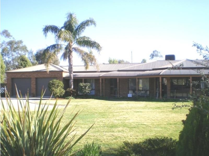 2 CHARTERS DRIVE, Moama NSW 2731