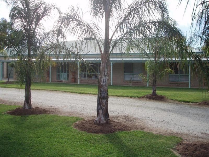 1 CHARTERS DRIVE, Moama NSW 2731