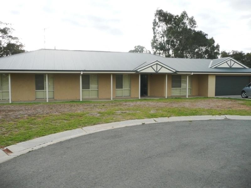 35 WOODLANDS CIRCUIT, Echuca VIC 3564