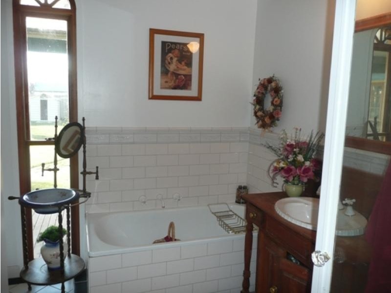 32 EYRE STREET, Echuca VIC 3564