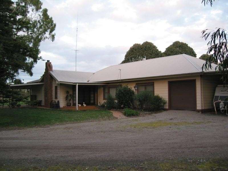 270 North Yannathan Road, Modella VIC 3816