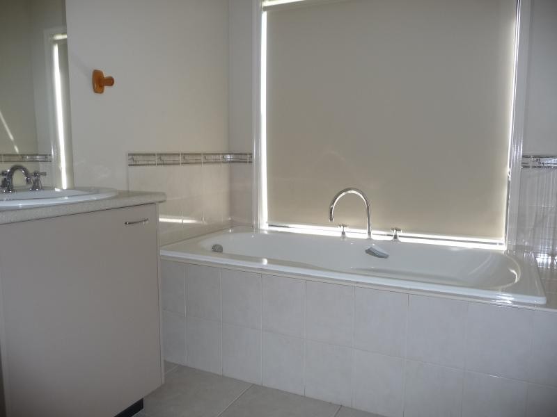 33 Sunset Avenue, Echuca VIC 3564