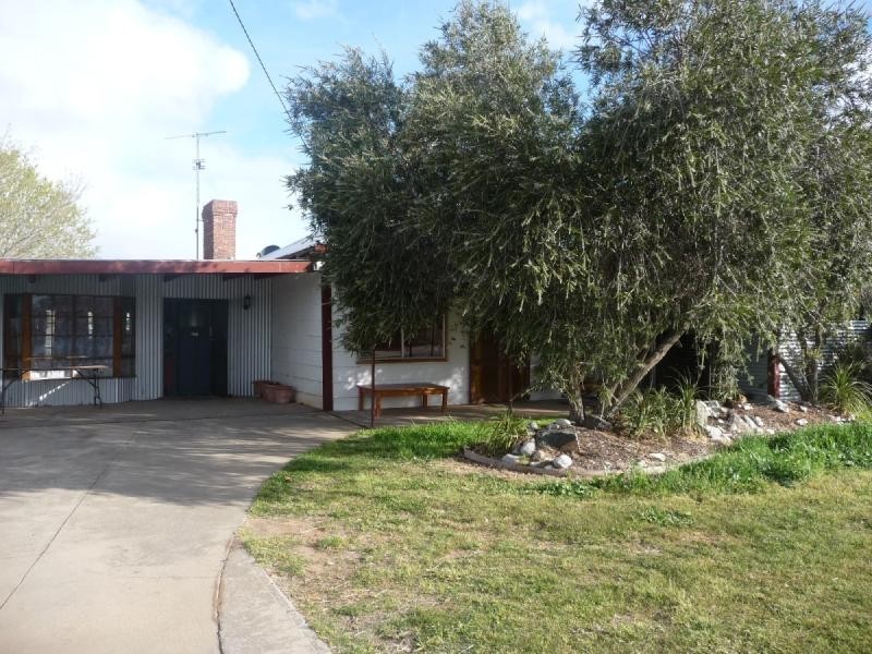 27 Regent Street, Moama NSW 2731