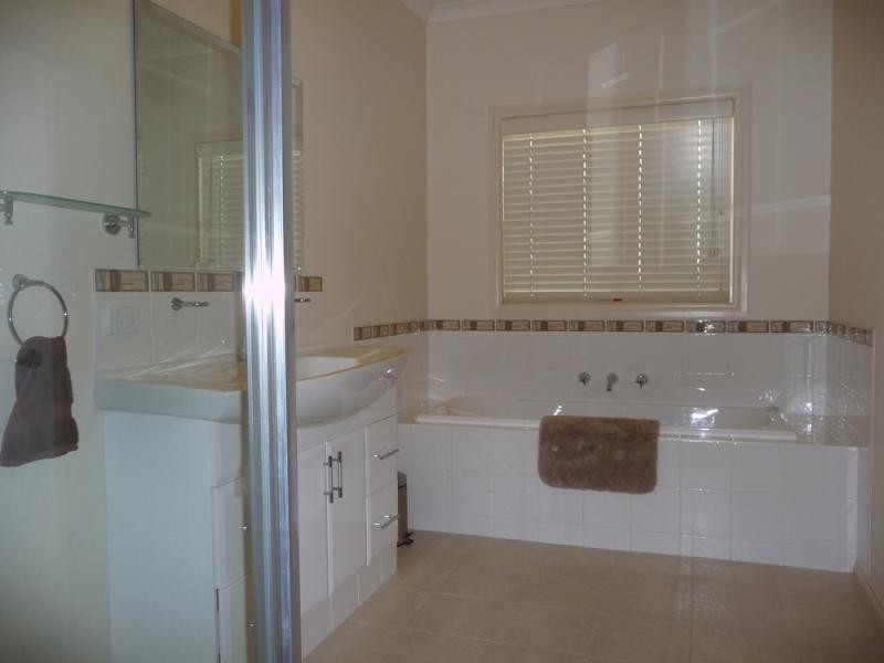 3/4 b Warden Street, Moama NSW 2731