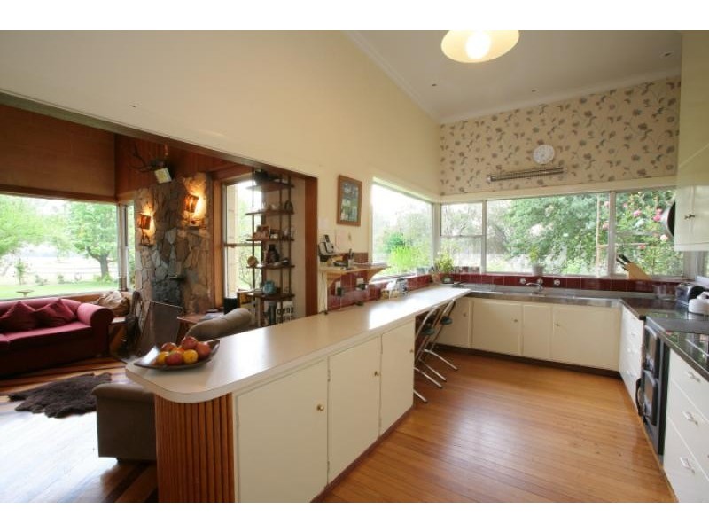 392 Warrenbayne west road, Violet Town VIC 3669