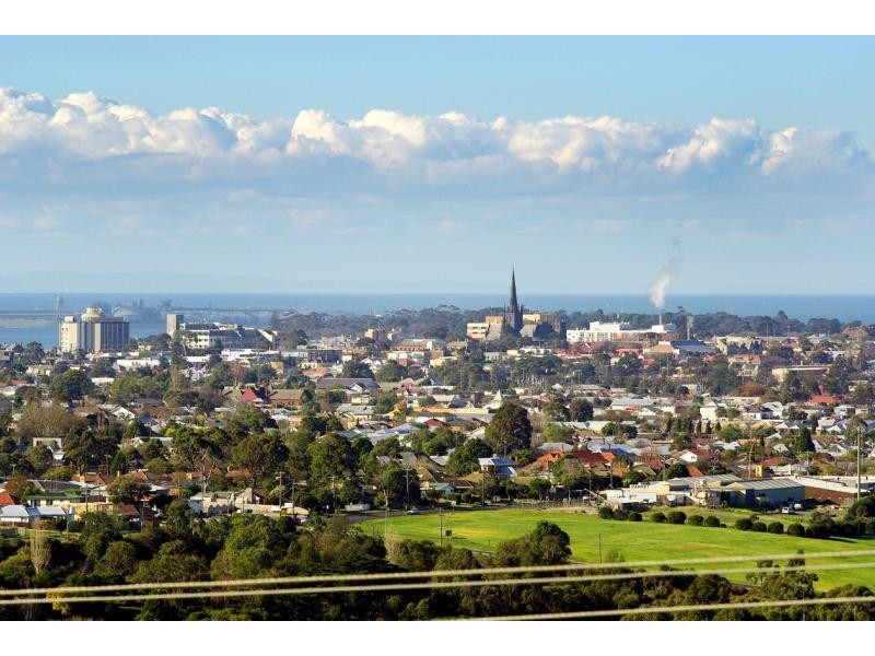 16 CULZEAN CRESCENT, Highton VIC 3216