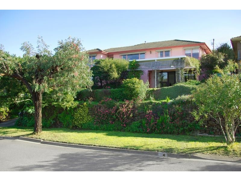 16 CULZEAN CRESCENT, Highton VIC 3216