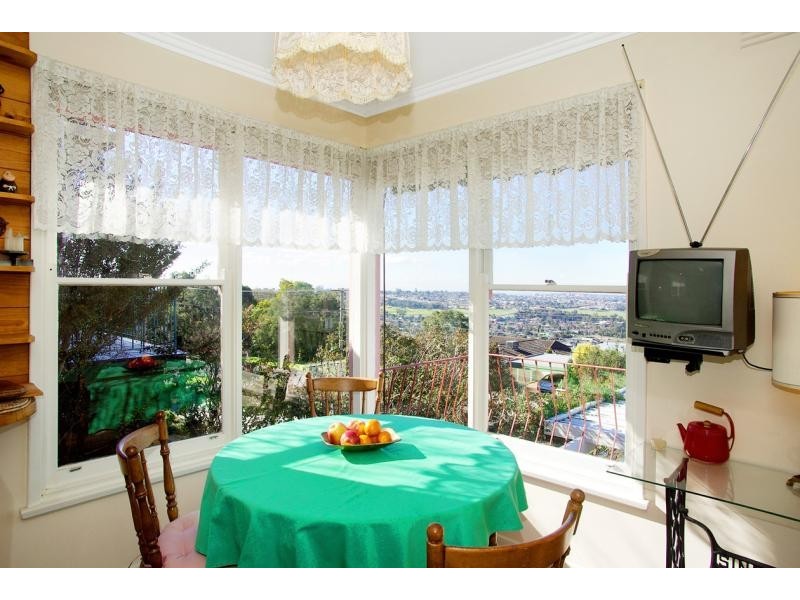 16 CULZEAN CRESCENT, Highton VIC 3216