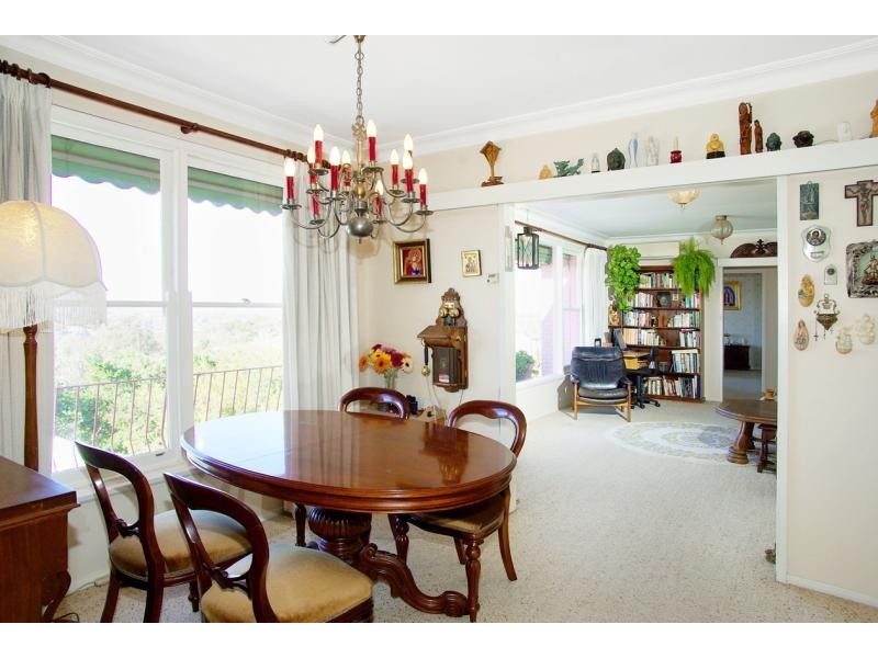 16 CULZEAN CRESCENT, Highton VIC 3216