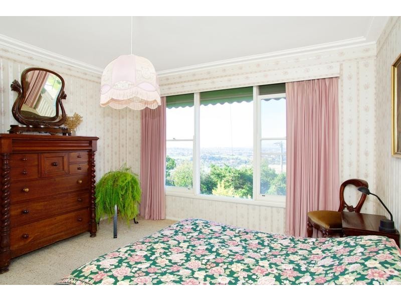 16 CULZEAN CRESCENT, Highton VIC 3216