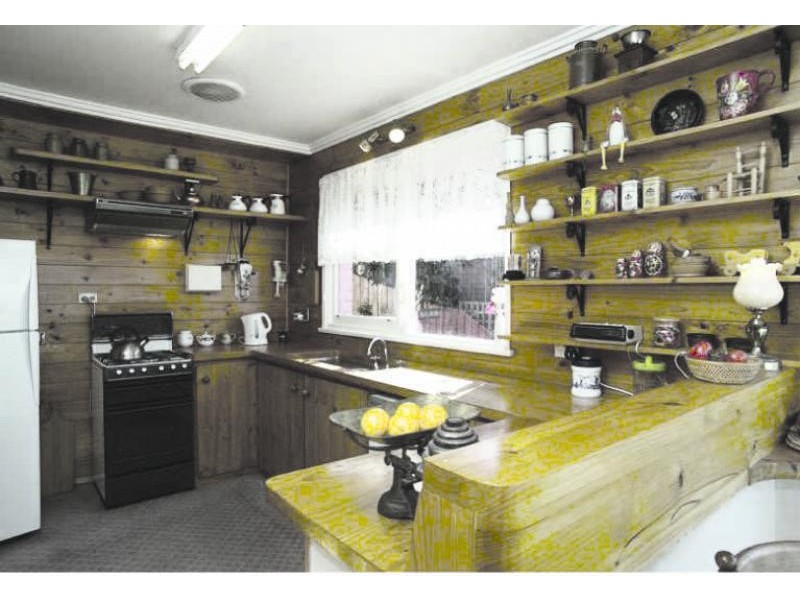 16 CULZEAN CRESCENT, Highton VIC 3216