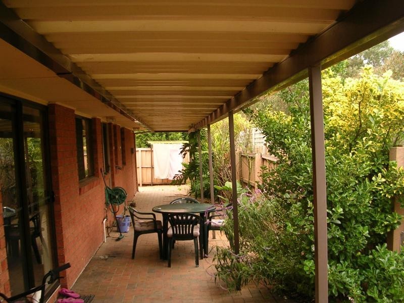Unit 1/8 Camdell Court, Belmont VIC 3216