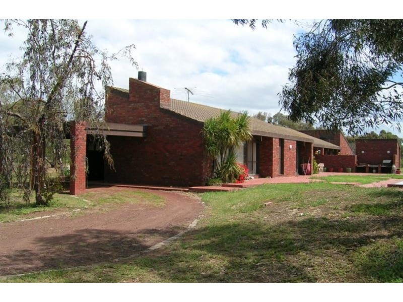 10 Cozens Road, Avalon, Lara VIC 3212