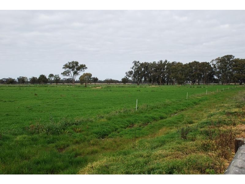 304 Maidment Rd, Koonoomoo VIC 3644