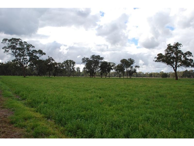 304 Maidment Rd, Koonoomoo VIC 3644