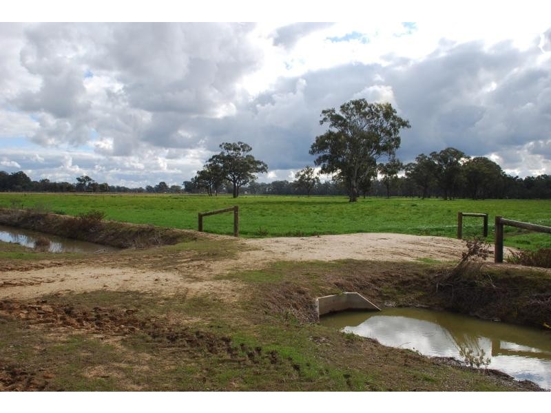 304 Maidment Rd, Koonoomoo VIC 3644