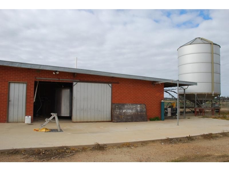 304 Maidment Rd, Koonoomoo VIC 3644