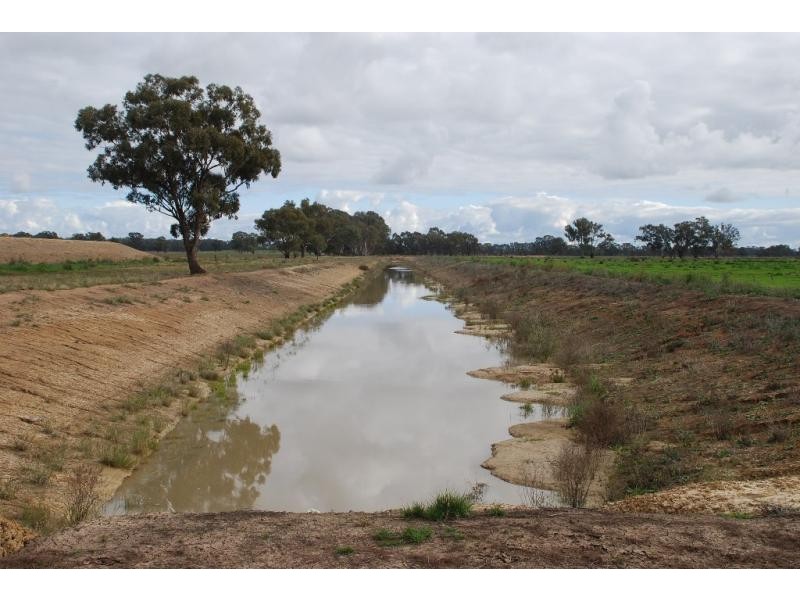 304 Maidment Rd, Koonoomoo VIC 3644