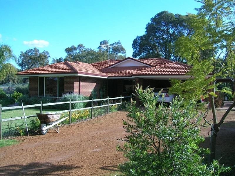 174 MURRAY GREY CIRCLE, Lower Chittering WA 6084