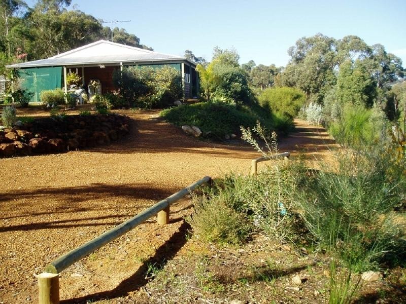 831 CHITTERING RD, Bullsbrook WA 6084