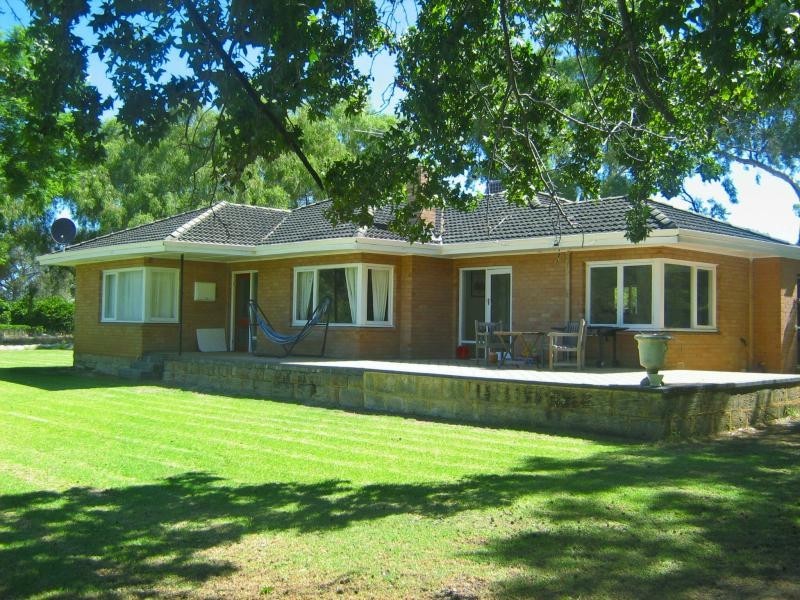 15 WOOLLCOTT AVE, West Swan WA 6055