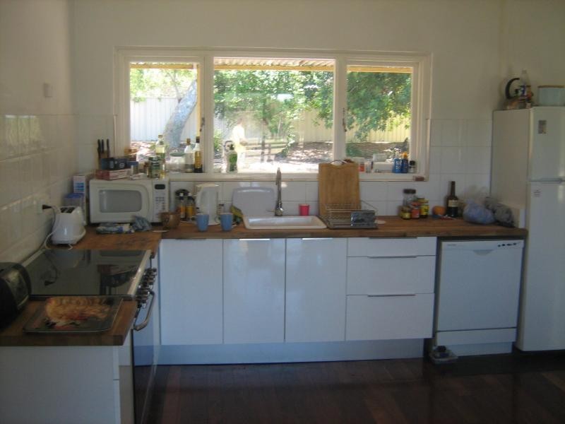 15 WOOLLCOTT AVE, West Swan WA 6055