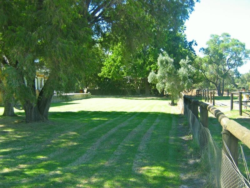 15 WOOLLCOTT AVE, West Swan WA 6055