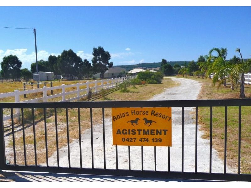 56 Almeria Pde, Bullsbrook WA 6084