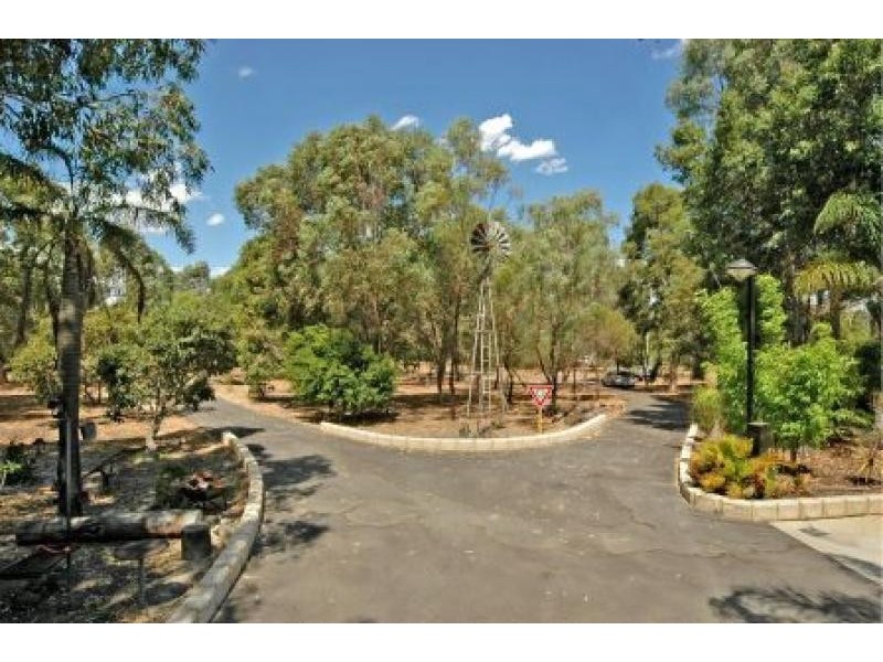540 Neaves Road, Mariginiup WA 6065