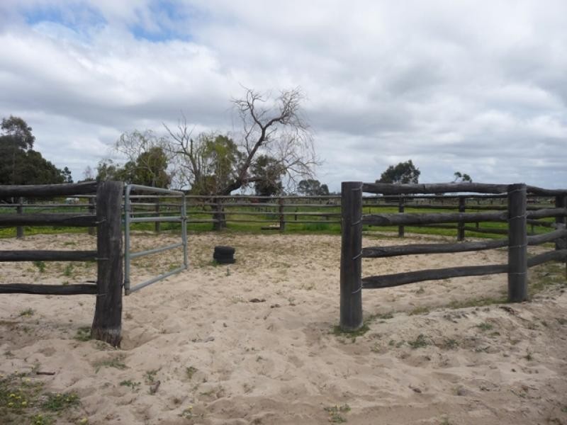 44 Strachan Rd, Bullsbrook WA 6084