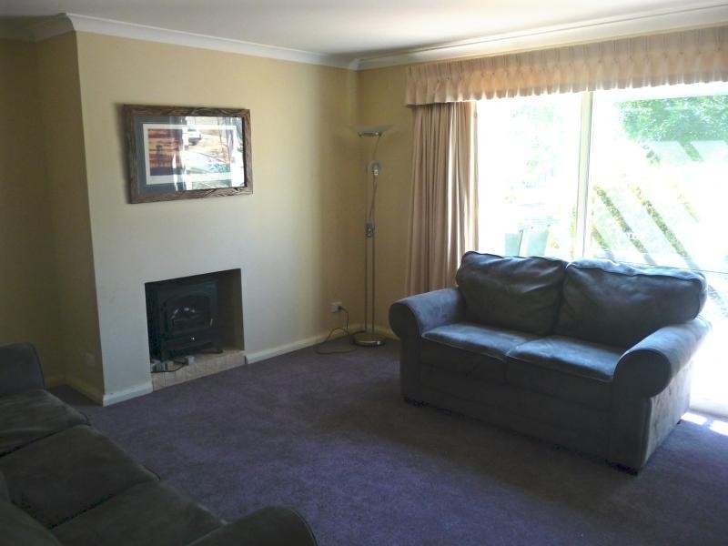 17 Lakefront Circle, The Vines WA 6069