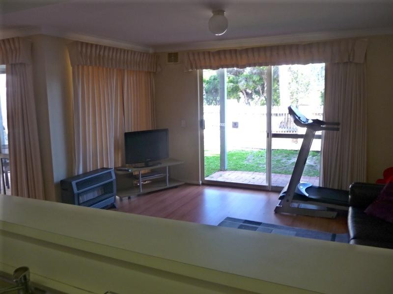 17 Lakefront Circle, The Vines WA 6069