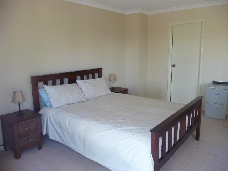 17 Lakefront Circle, The Vines WA 6069