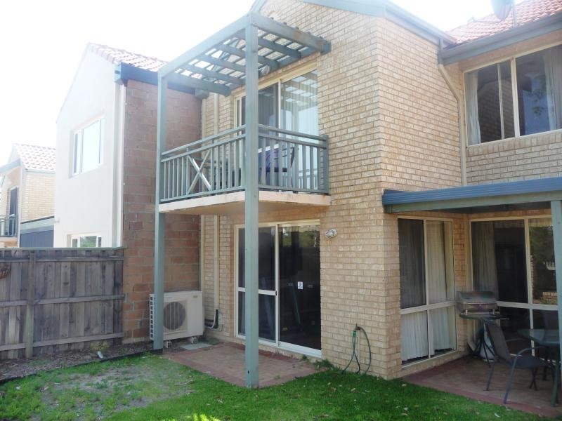17 Lakefront Circle, The Vines WA 6069