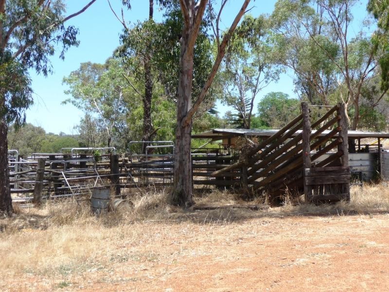 2540 Chittering Rd, Chittering WA 6084