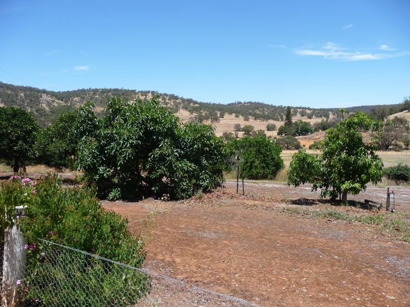 2540 Chittering Rd, Chittering WA 6084