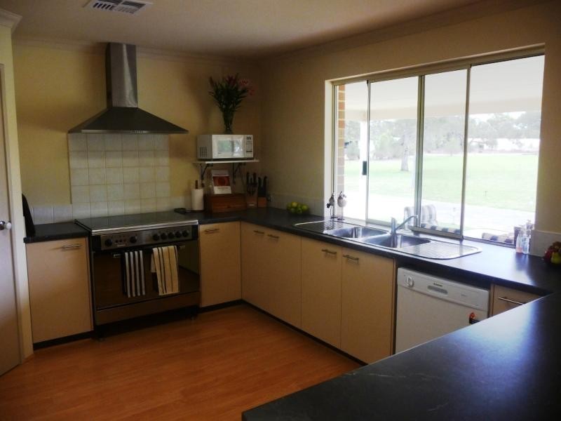 100 Dooling Road, Neergabby WA 6503