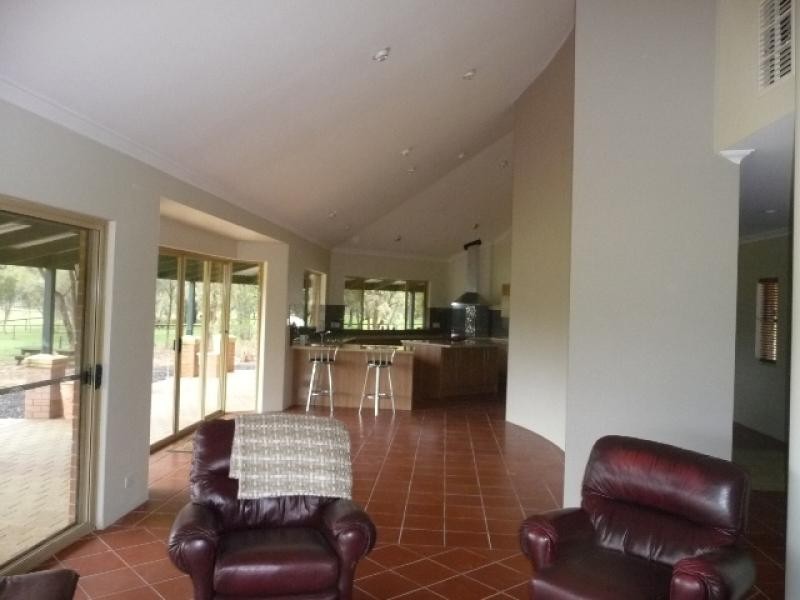 76 Fergusson Cl, West Swan WA 6055