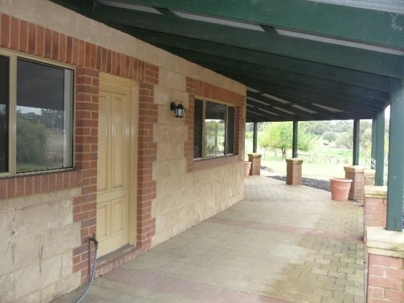 76 Fergusson Cl, West Swan WA 6055